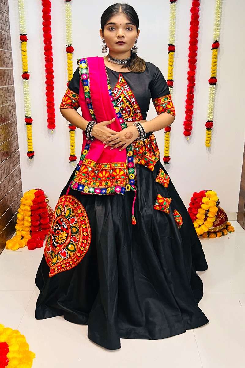 aawiya 7049 rajwadi vol 8 navratri readymade single design lehenga choli with dupatta